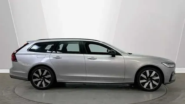 New Volvo V90 Plus 345 HP (253 kW) 2026 Estate