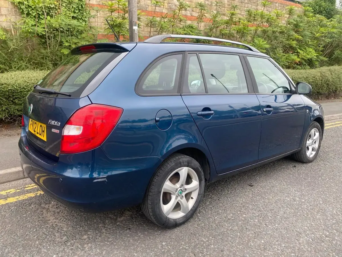 Used Skoda Fabia SE 105 HP (77 kW) 2012 Blue Estate