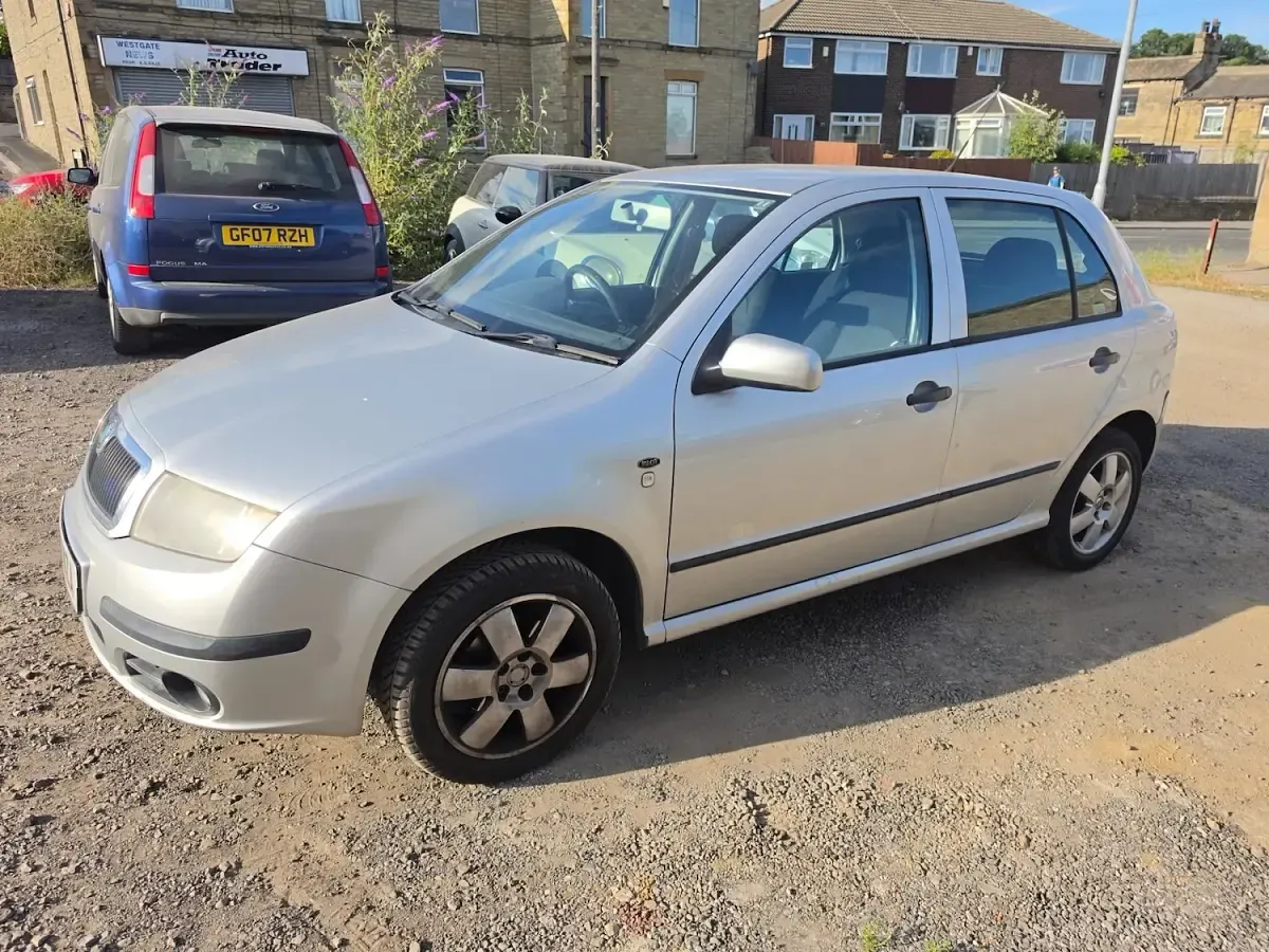 Used Skoda Fabia Ambiente 75 HP (55 kW) 2005 Silver Hatchback