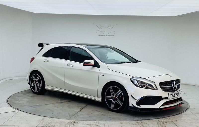 Begagnad Mercedes A250 AMG 2016 Vit Halvkombi