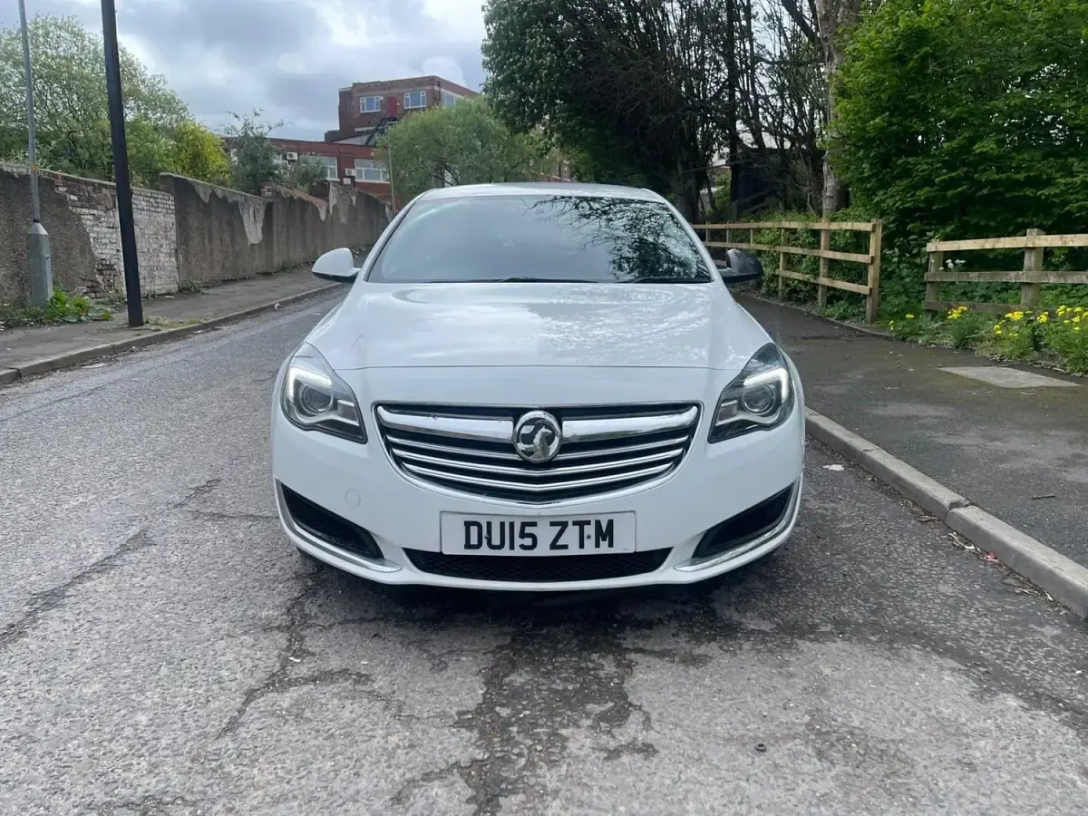 Używany Vauxhall Insignia Design Edition 2015 Biały Hatchback