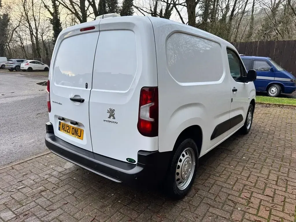 Used Peugeot Partner 131 HP (96 kW) 2021 White MPV
