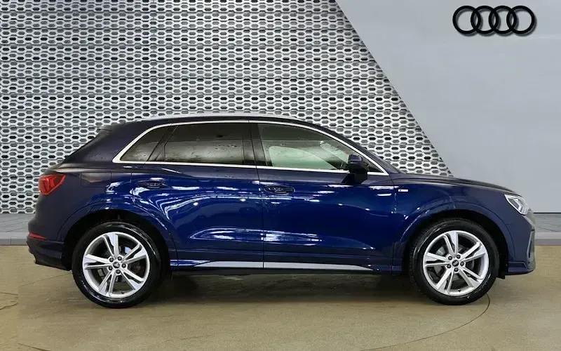 Begagnad Audi Q3 S-Line 150 HK (110 kW) 2022 Blå SUV