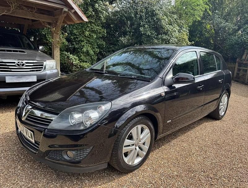 Used Vauxhall Astra 90 HP (66 kW) 2007 Black Hatchback