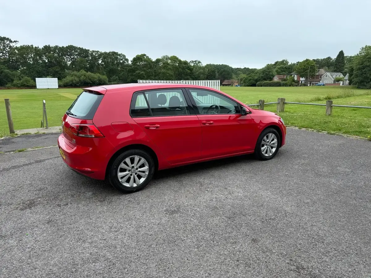 Used VW Golf VII SE 122 HP (89 kW) 2013 Red Hatchback