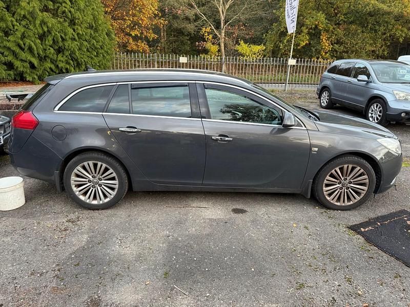 Used Vauxhall Insignia 160 HP (117 kW) 2013 Grey Estate