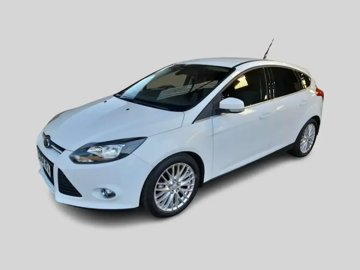 Used Ford Focus Zetec 2014 White Hatchback
