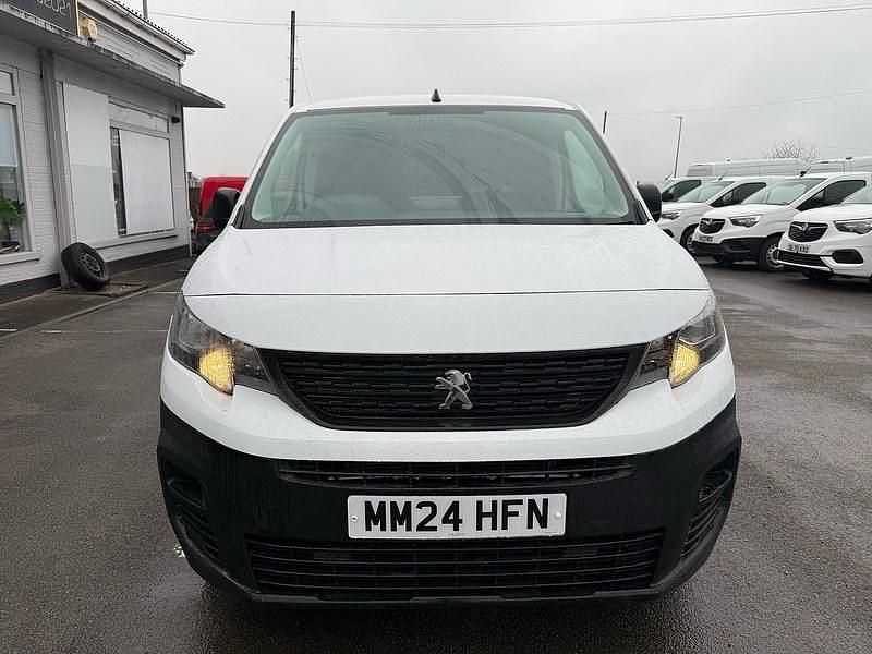 Used Peugeot Partner Premium 131 HP (96 kW) 2024 White MPV