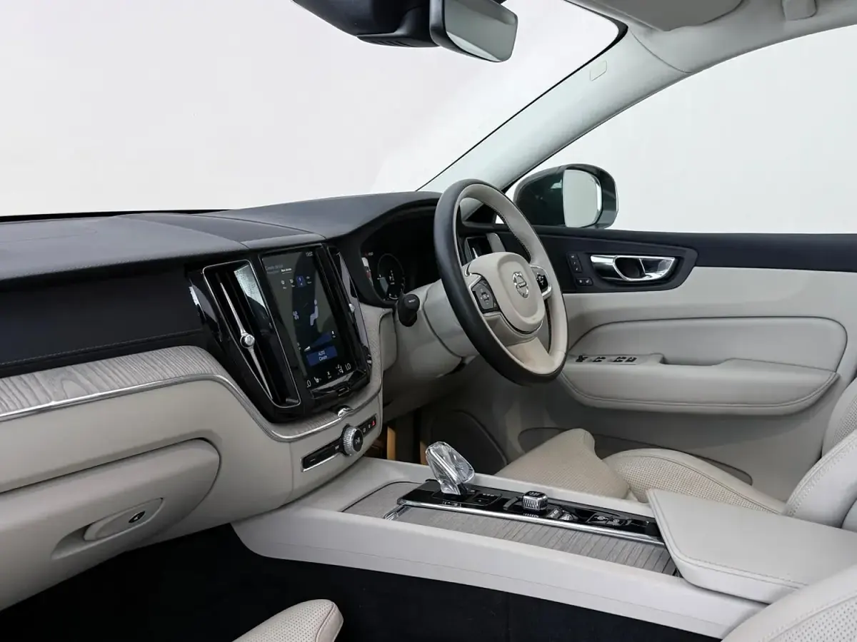 Used Volvo XC60 Inscription 390 HP (286 kW) 2019 Grey SUV