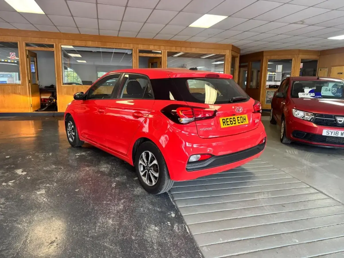 Used Hyundai i20 SE 83 HP (61 kW) 2019 Red Hatchback