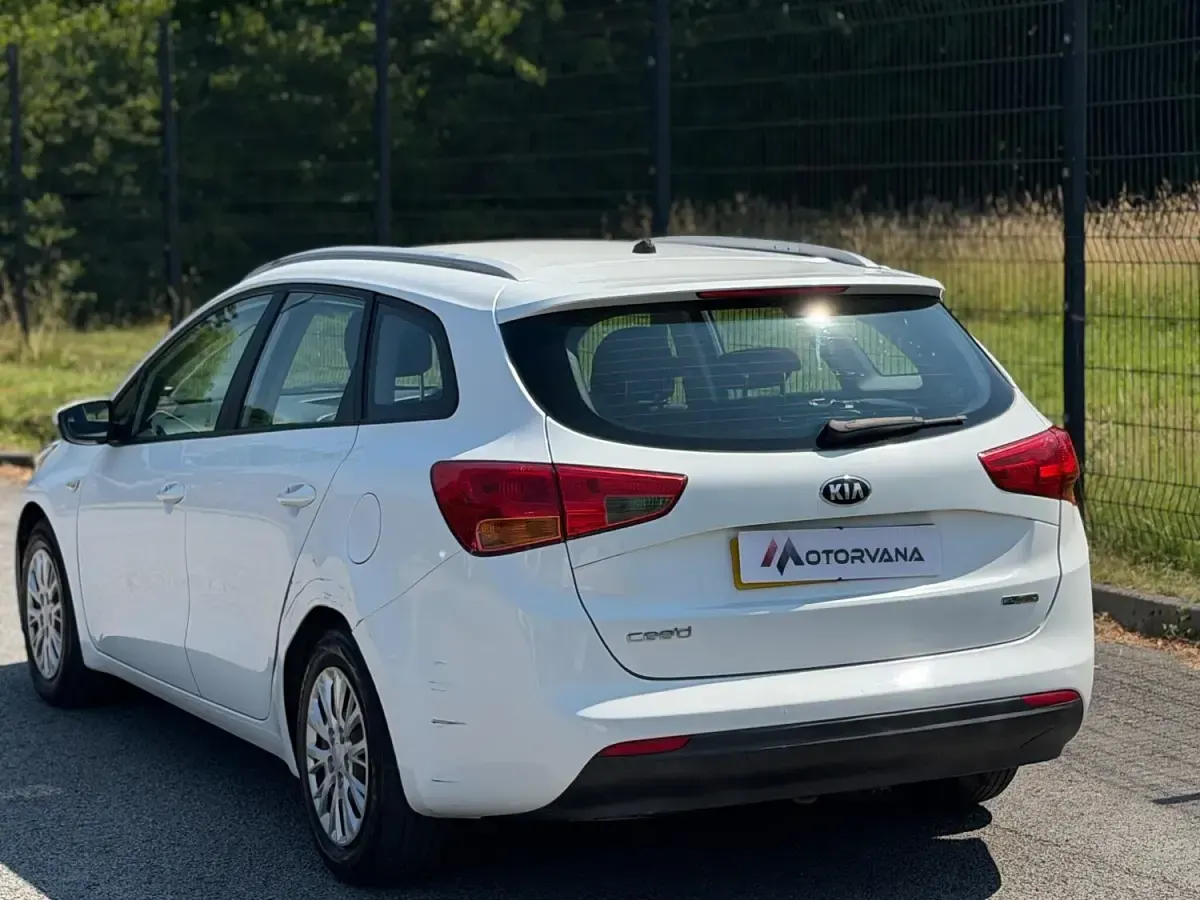 Used Kia Ceed 2014 White Hatchback