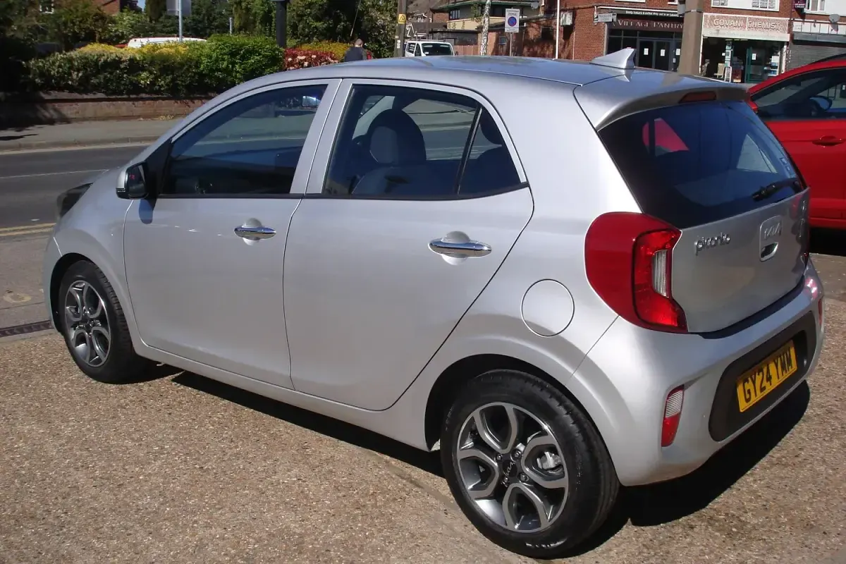 Used Kia Picanto 2024 Moondust silver metallic Hatchback