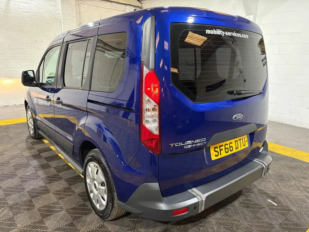 Used Ford Tourneo Connect Zetec 2016 Blue MPV