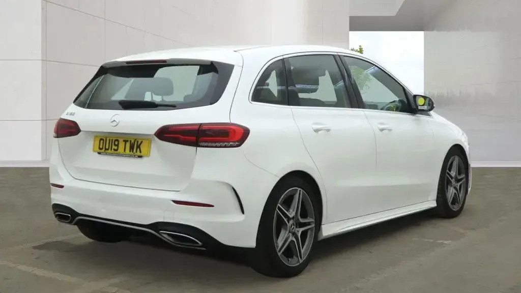 Used Mercedes B180 AMG line 136 HP (100 kW) 2019 White MPV