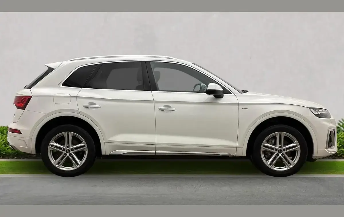 Used Audi Q5 S-Line 265 HP (194 kW) 2023 White SUV