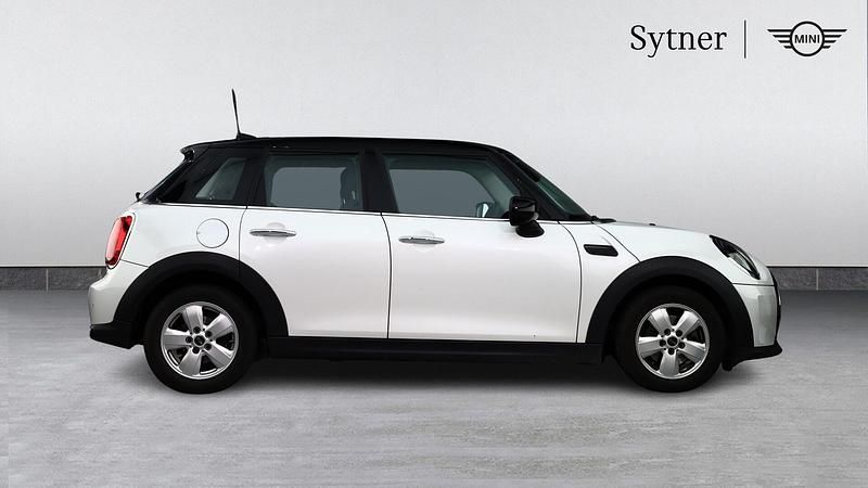 Used Mini Cooper Classic 134 HP (98 kW) 2024 White Hatchback