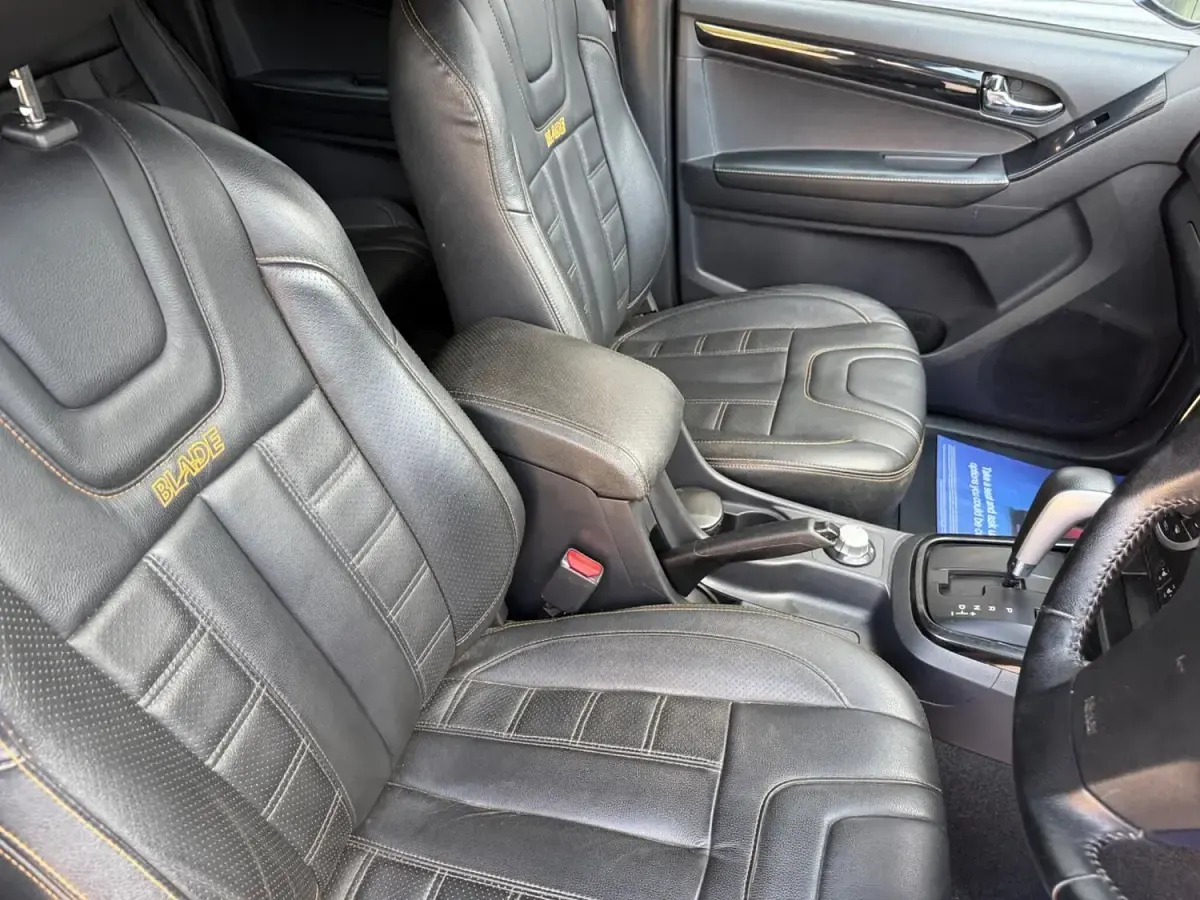 Used Isuzu D-Max 164 HP (120 kW) 2019 Red Pickup