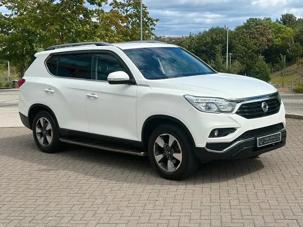 Used SsangYong Rexton 181 HP (133 kW) 2018 White SUV