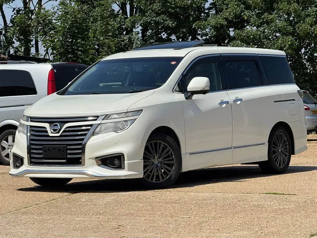 Used Nissan Elgrand Premium Edition 2015 White MPV