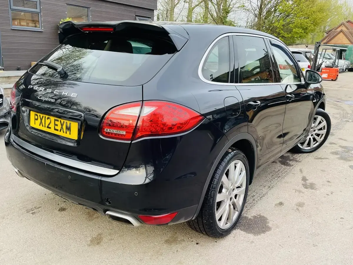 Used Porsche Cayenne 245 HP (180 kW) 2012 Black SUV