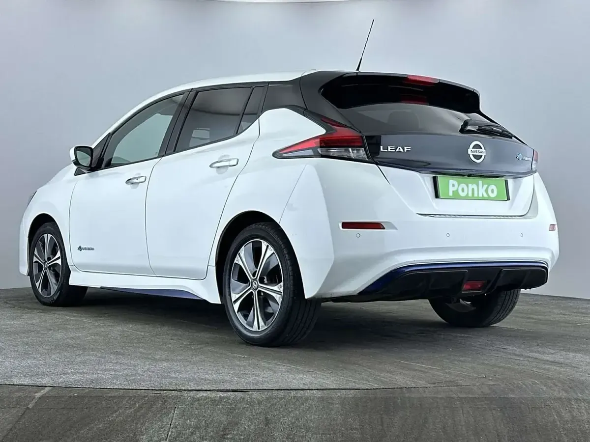 Used Nissan Leaf N-Connecta 39 kW (54 HP) 2018 White Hatchback