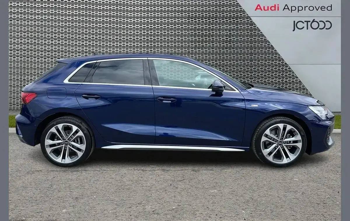 Used Audi A3 e-tron S-Line 200 HP (147 kW) 2026 Blue Hatchback