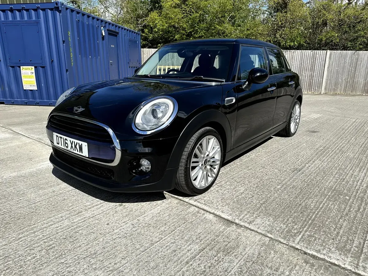 Used Mini Cooper D Hatch 116 HP (85 kW) 2016 Black Hatchback