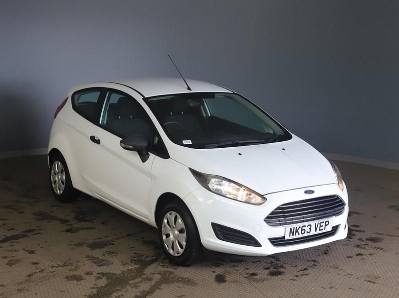 Usado Ford Fiesta Studio 82 HP (60 kW) 2014 Branco Citadino