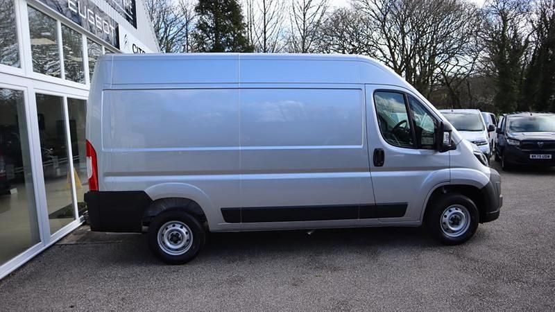 Nouă Peugeot Boxer 140 CP (102 kW) 2026 Gri Van