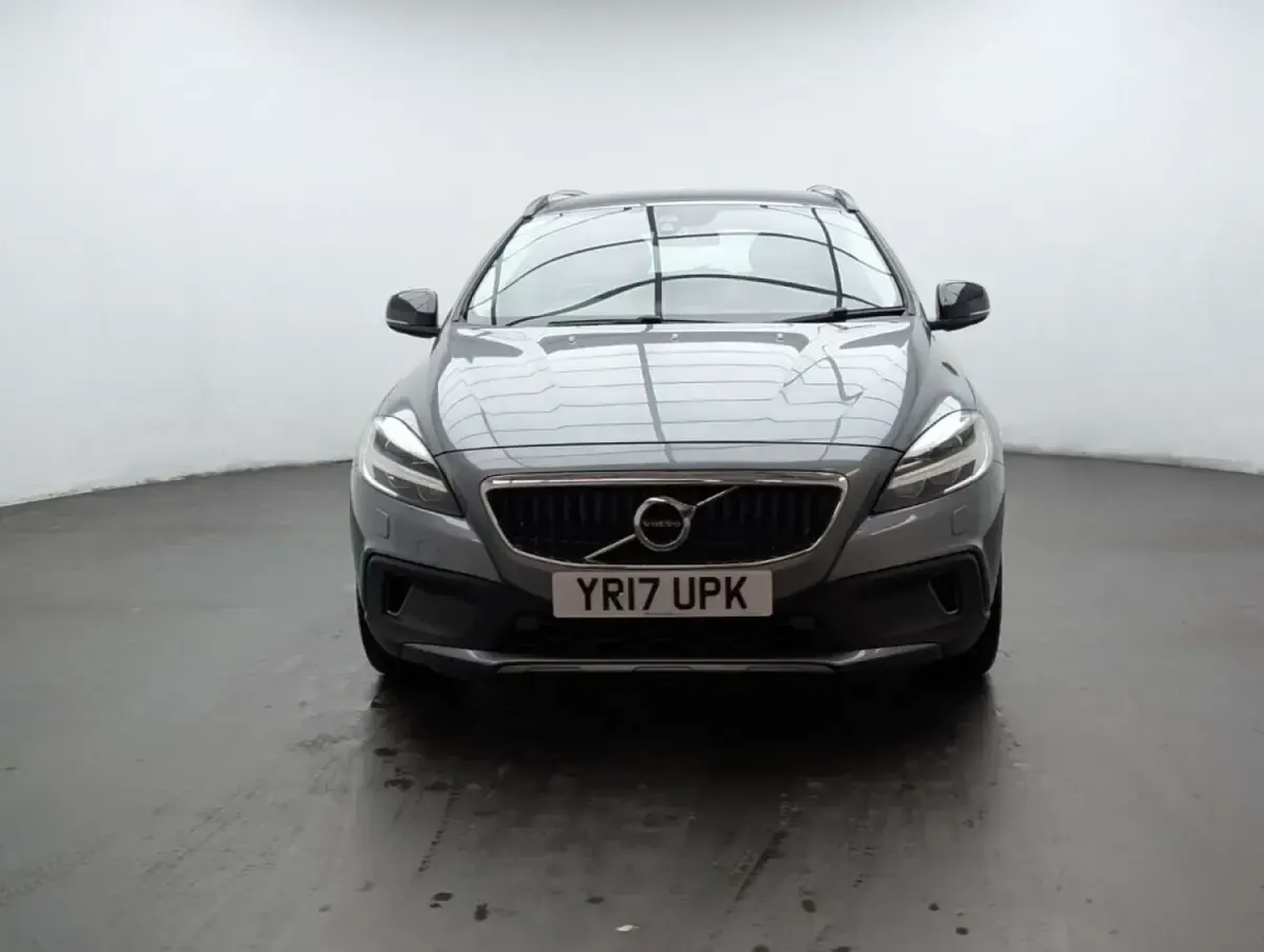 Gebraucht Volvo V40 Pro 152 PS (111 kW) 2017 Grau Kleinwagen