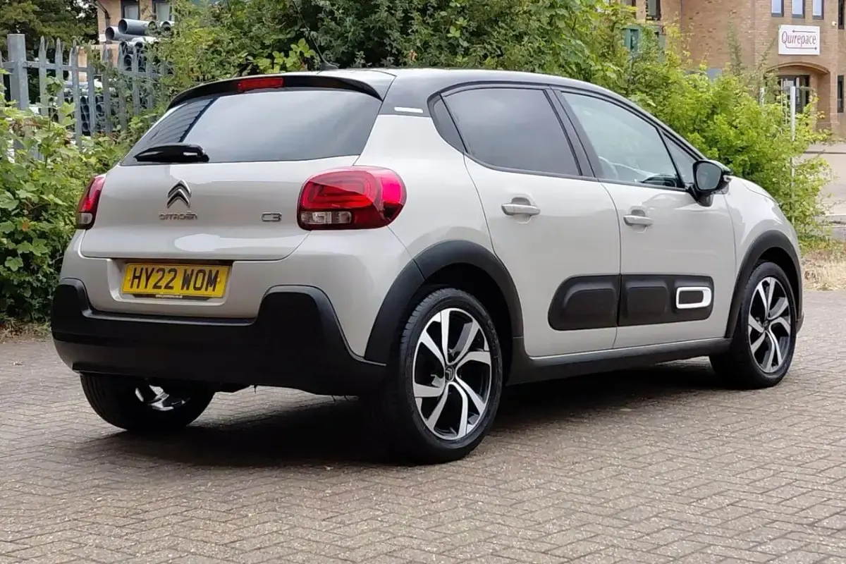 Used Citroën C3 PureTech 82 HP (60 kW) 2022 Beige Hatchback