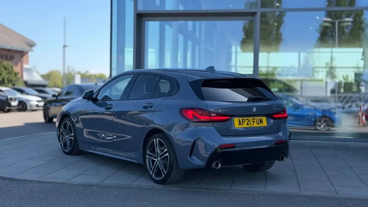 Begagnad BMW 120 M Sport 2021 Grå Halvkombi