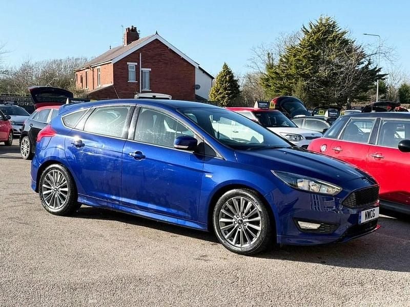 Used Ford Focus ST-Line 125 HP (91 kW) 2016 Blue Hatchback