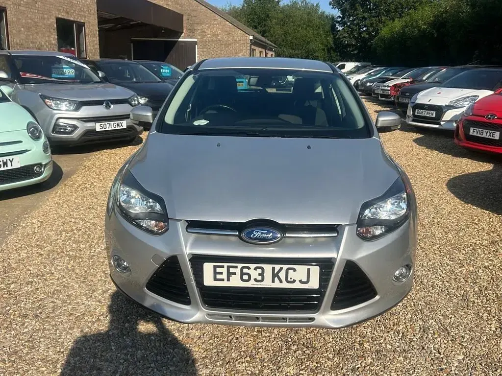 Used Ford Focus Titanium 125 HP (91 kW) 2014 Silver Hatchback