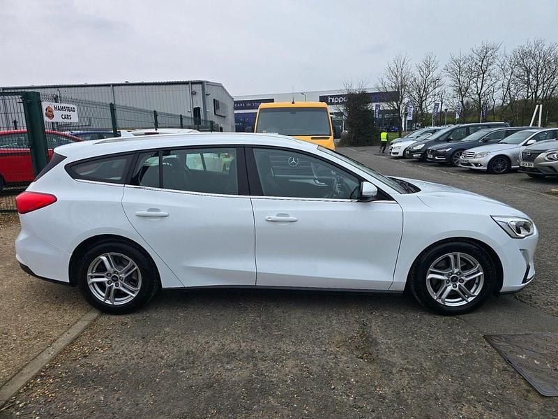 Used Ford Focus Zetec 120 HP (88 kW) 2019 White Estate