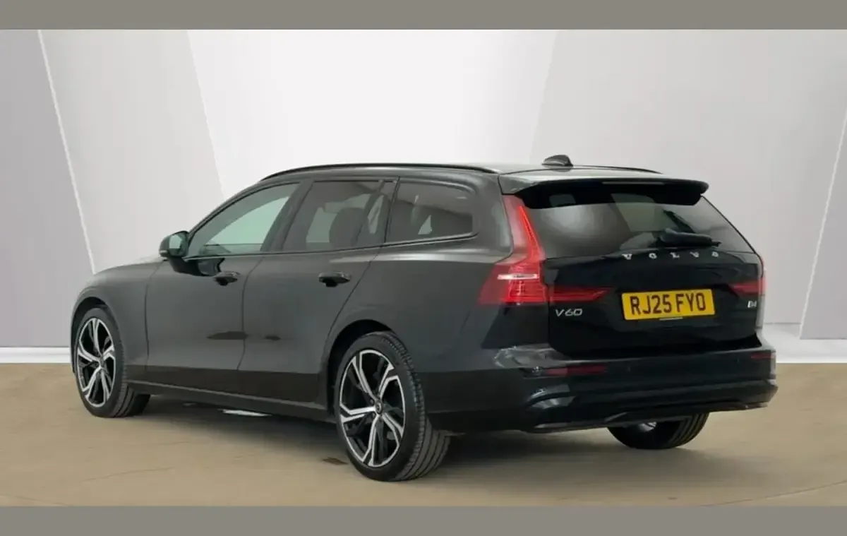 Used Volvo V60 Plus 197 HP (144 kW) 2025 Black Estate