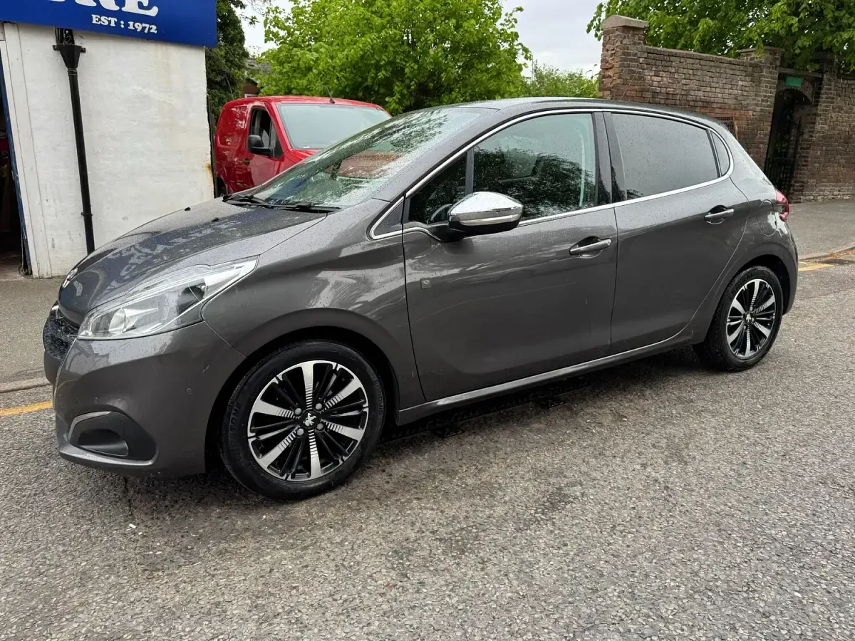Used Peugeot 208 S 82 HP (60 kW) 2018 Grey Hatchback