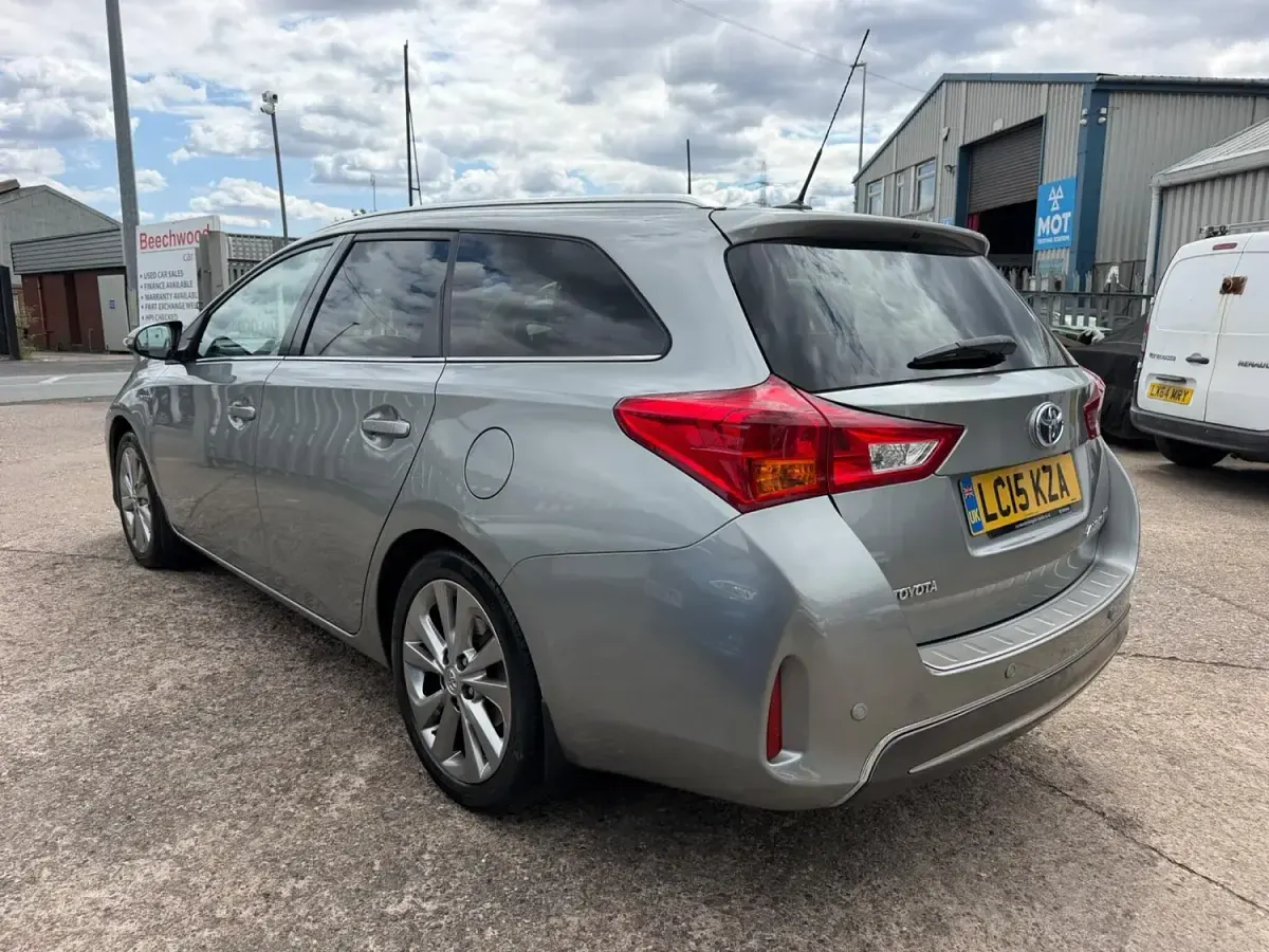 Used Toyota Auris Hybrid 2015 Grey Estate