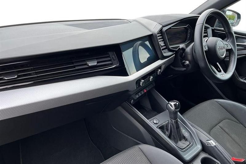 Usado Audi A1 S-Line 150 HP (110 kW) 2022 Preto SUV
