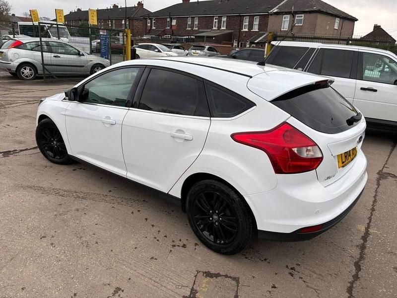 Used Ford Focus Titanium 115 HP (84 kW) 2014 White Hatchback