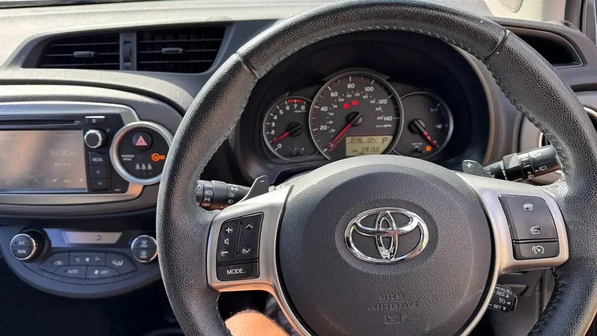 Used Toyota Yaris Multidrive S 99 HP (72 kW) 2014 Grey Hatchback