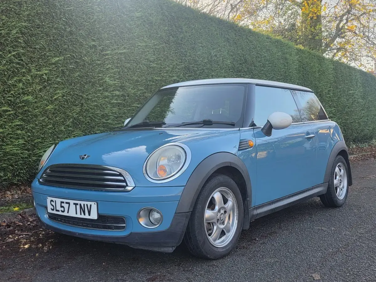 Begagnad Mini ONE Hatch 95 HK (69 kW) 2007 Blå Halvkombi