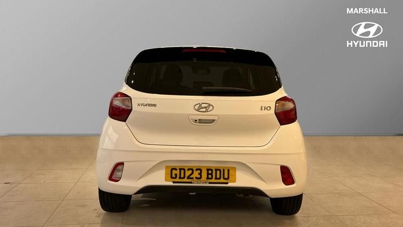 Used Hyundai i10 Premium 84 HP (61 kW) 2023 White Hatchback