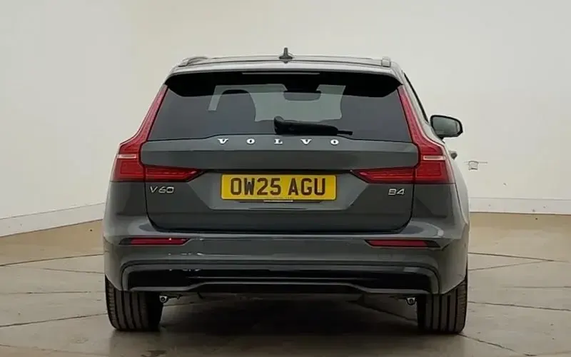 New Volvo V60 Ultra 197 HP (144 kW) 2025 Green Estate