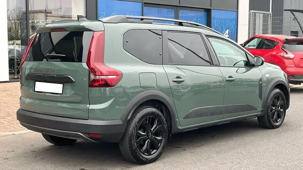 Used Dacia Jogger Extreme 2024 Green MPV