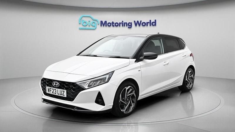 Used Hyundai i20 Ultimate 100 HP (73 kW) 2023 White Hatchback