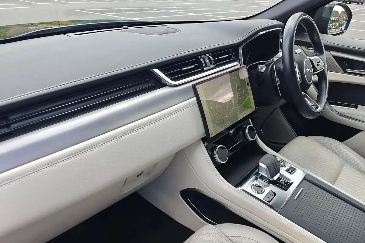 Usado Jaguar F-Pace R-Dynamic 250 HP (183 kW) 2022 Preto SUV