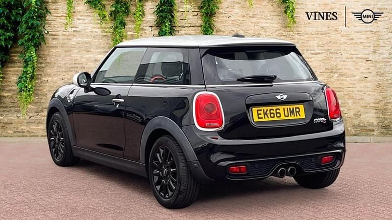 Usado Mini Cooper S Hatch 189 CV (139 kW) 2016 Negro Utilitario