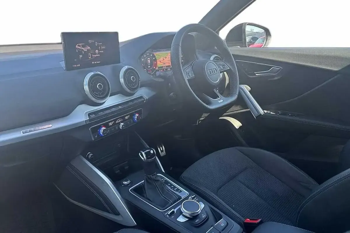 Begagnad Audi SQ2 Black Edition 300 HK (220 kW) 2023 Grå SUV