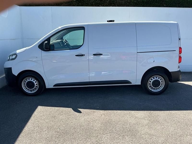 Used Vauxhall Vivaro 100 HP (73 kW) 2023 White MPV